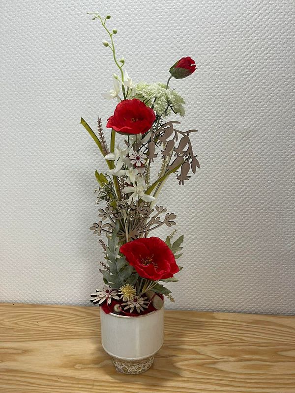 Composition sec et soie tons beige et rouge