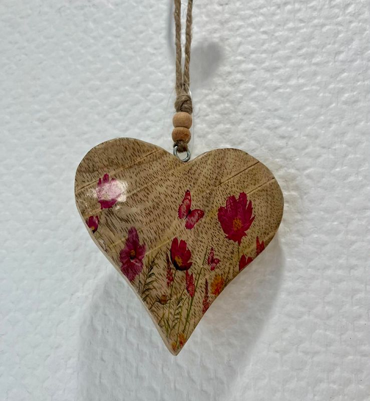 Coeur en bois fleuri à suspendre petit modèle