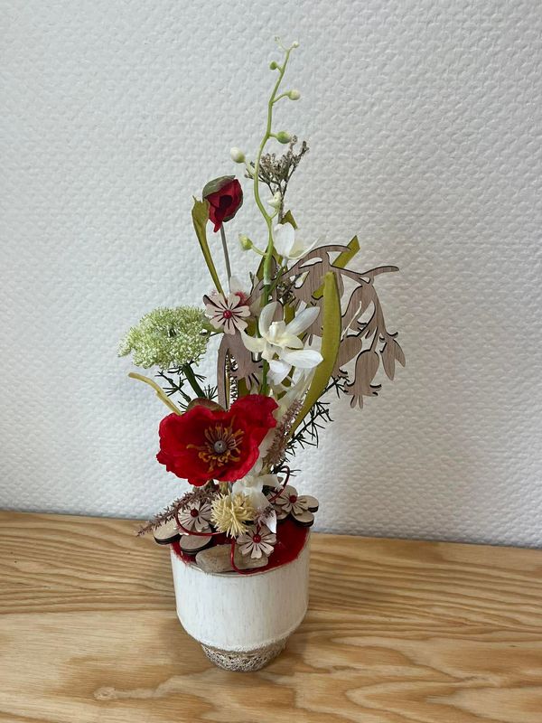 Composition sec et soie tons beige et rouge