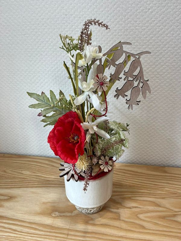 Composition sec et soie tons beige et rouge