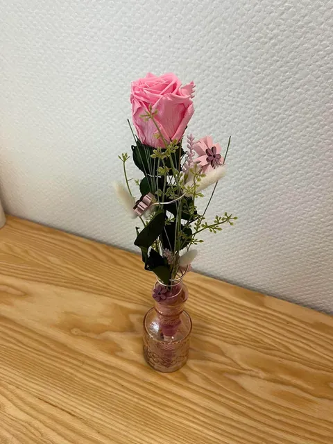 Composition rose éternelle