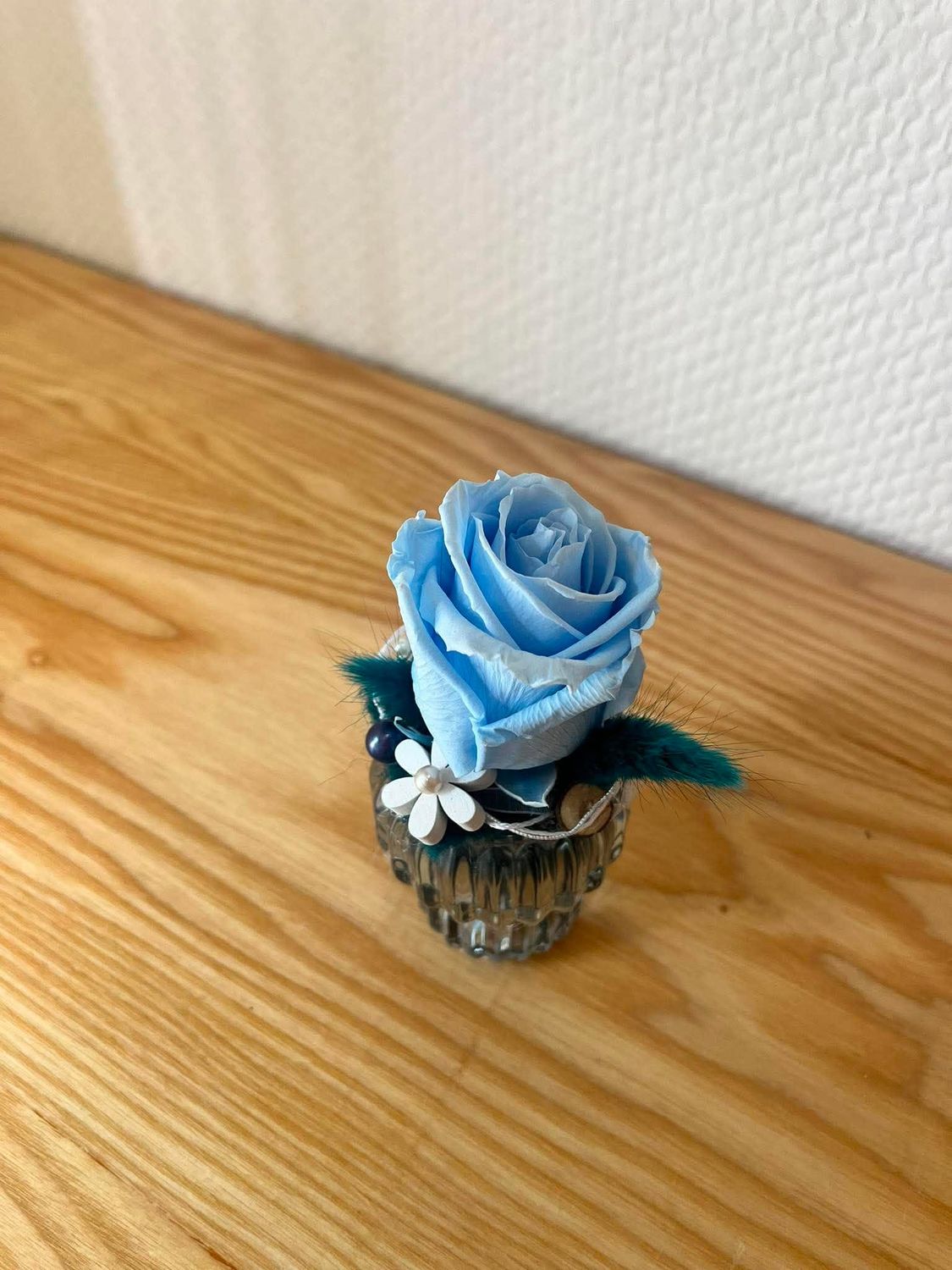 Composition rose eternelle bleu ciel