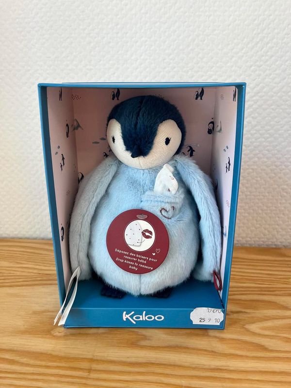 doudou manchot bleu à bisous