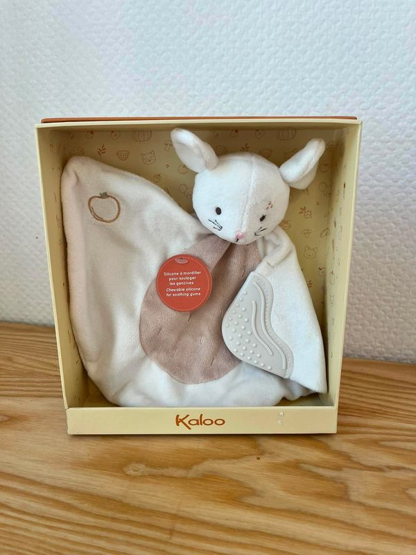 doudou souris avec bord pour soulager les gencives de bébé