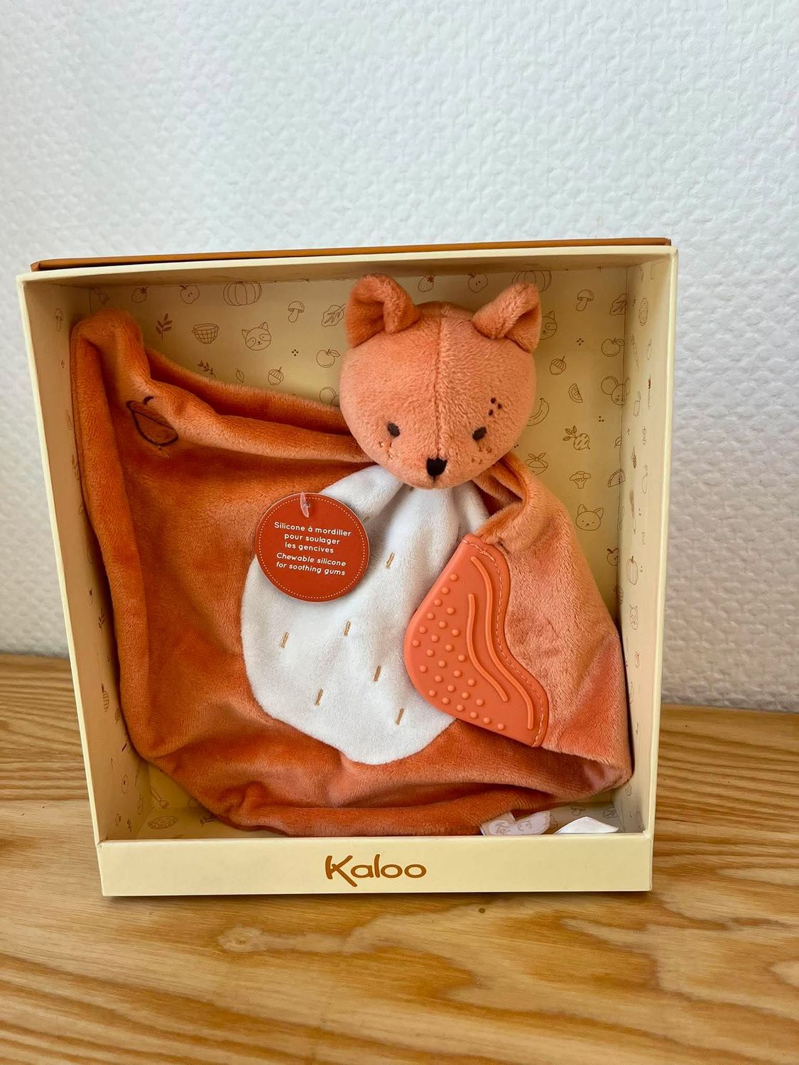 doudou écureuil avec bord pour soulager les gencives de bébé