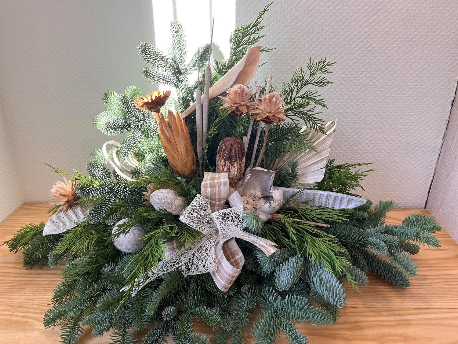 Arrangement forestier moyen modèle blanc nature