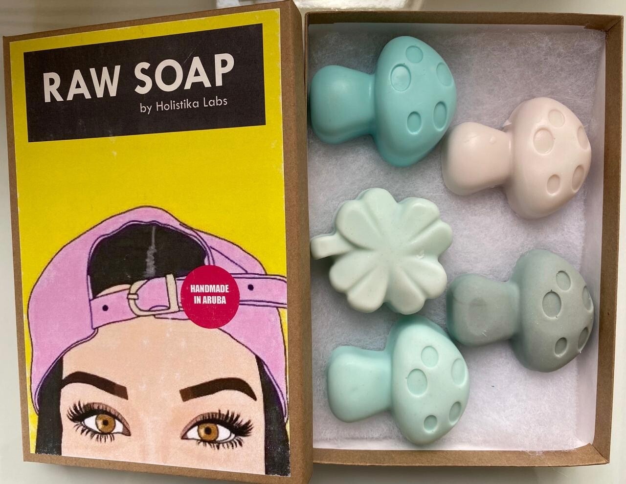 RAW Soap Holistika 'Cool Girl' RAW Soap Holistika 'Cool Girl'