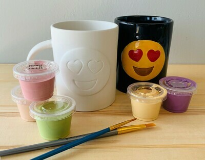 D/c&#39;d Heart Eyes Emoji Mug