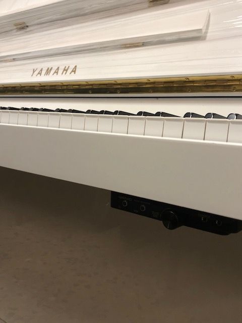 Pianoforte Yamaha 108 bianco Silent occasione