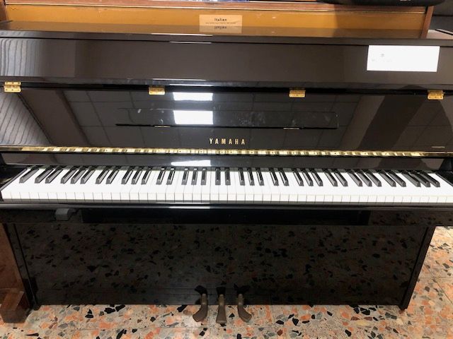 Pianoforte Yamaha M5J usato