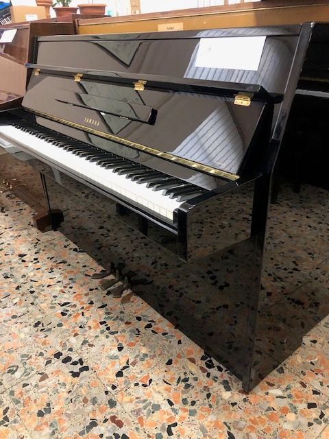 Pianoforte Yamaha M5J usato