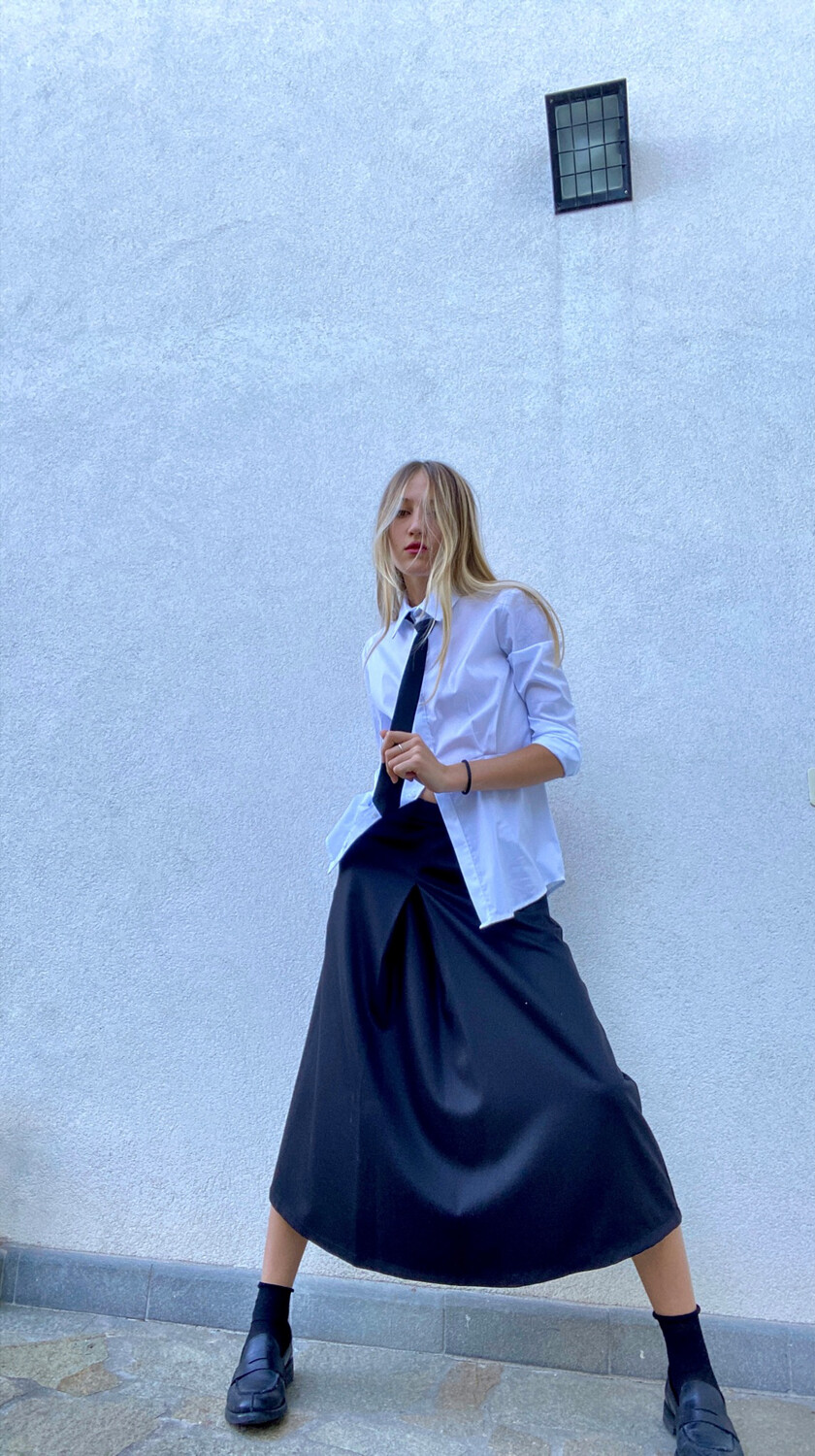 camicia bianca con cravatta