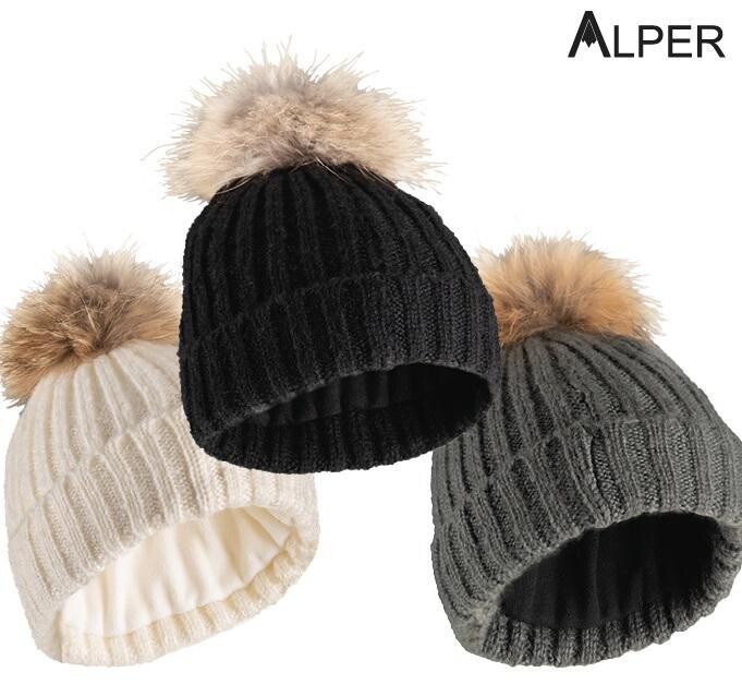 ALPER TUQUE NOIRE POMPON FOURRURE VERITABLE