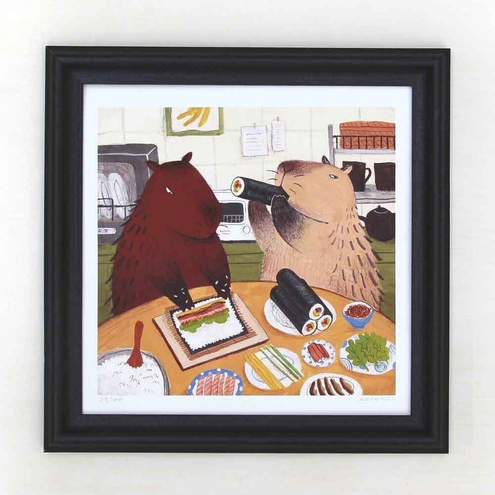 黑山 Kathy Lam 複製畫《Capybara with Sushi Roll》