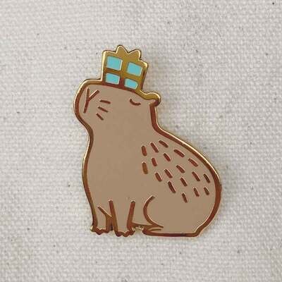 黑山 Kathy Lam 襟章《禮物水豚 Gifting Capybara 》