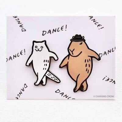 黑山 Kathy Lam 襟章《貓咪與水豚跳舞 Dancing Capybara and Cat》