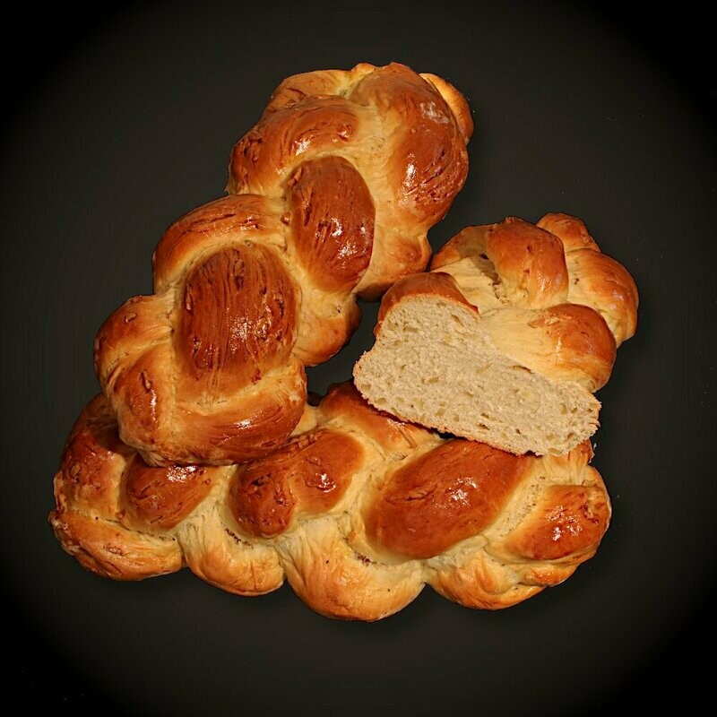 Hefezopf mit Mandeln