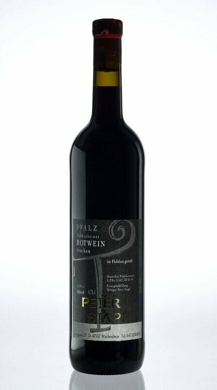 Rotwein im Holzfaß gereift trocken