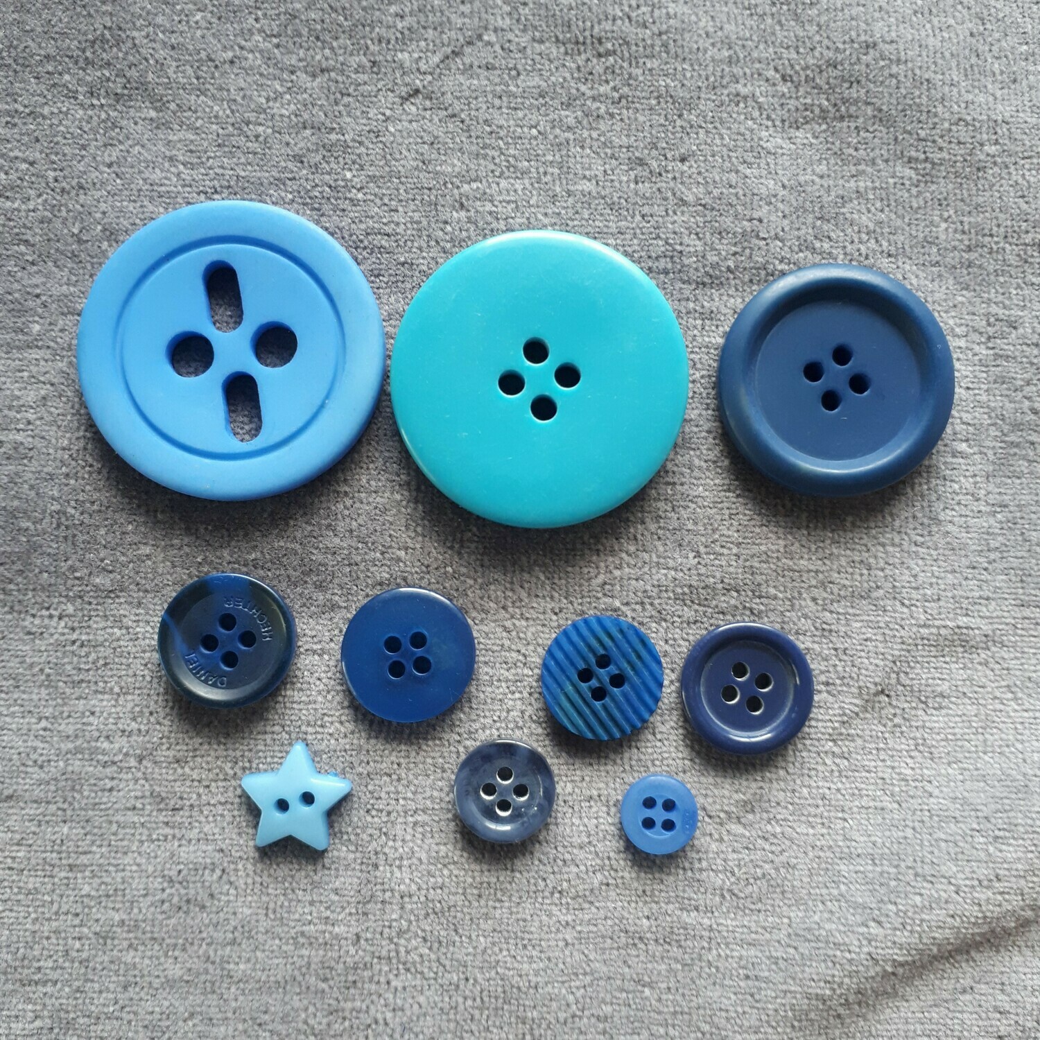 Ü-Tütchen 10er Knöpfe gemischt #blau
