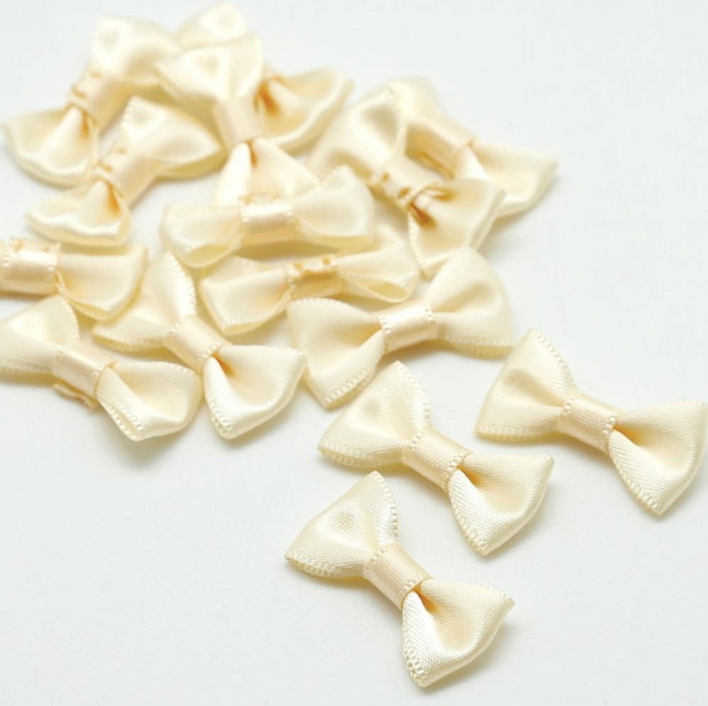 Satinschleife klein 1,5 x 3 cm #creme