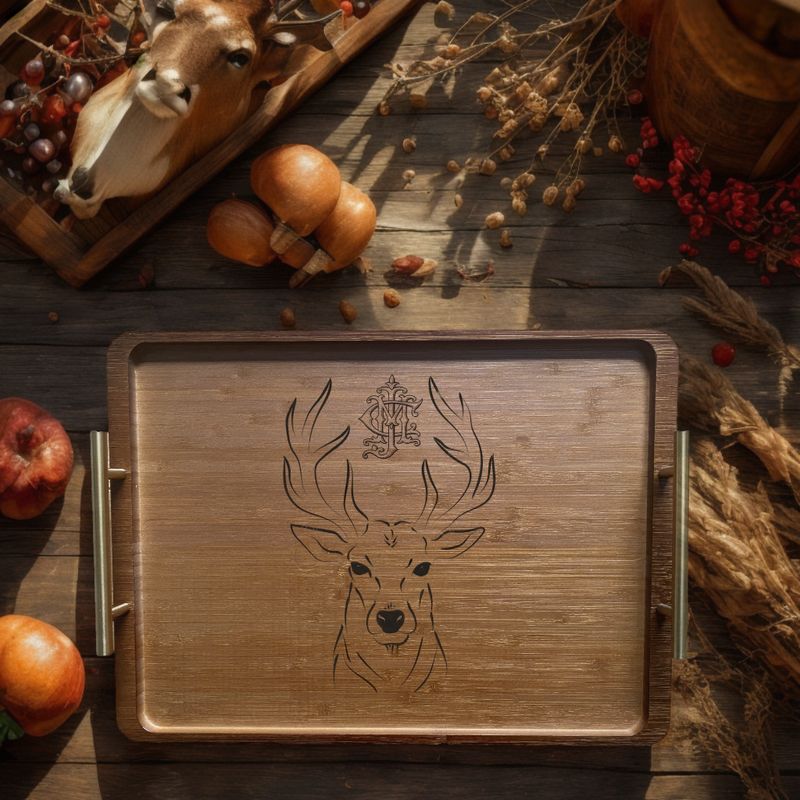 Plateau en bois gravé