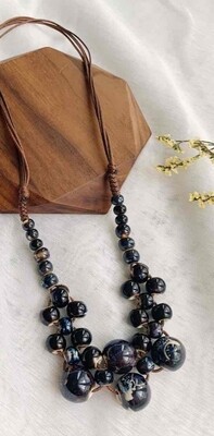 Cluster Necklace Black