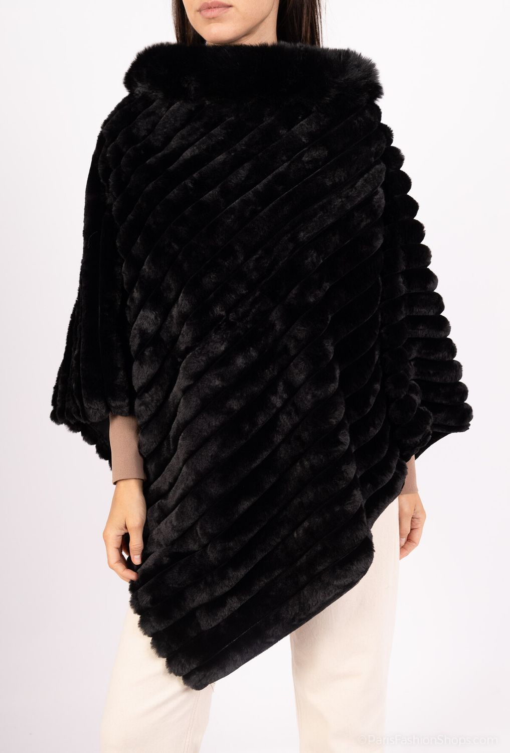 Poncho in Faux Fur, size: Black