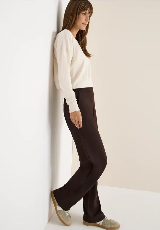 Straight Leg Trousers in Brown