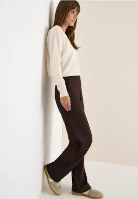 Straight Leg Trousers in Brown