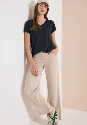 Top with Detail on Shoulder in Palm Green