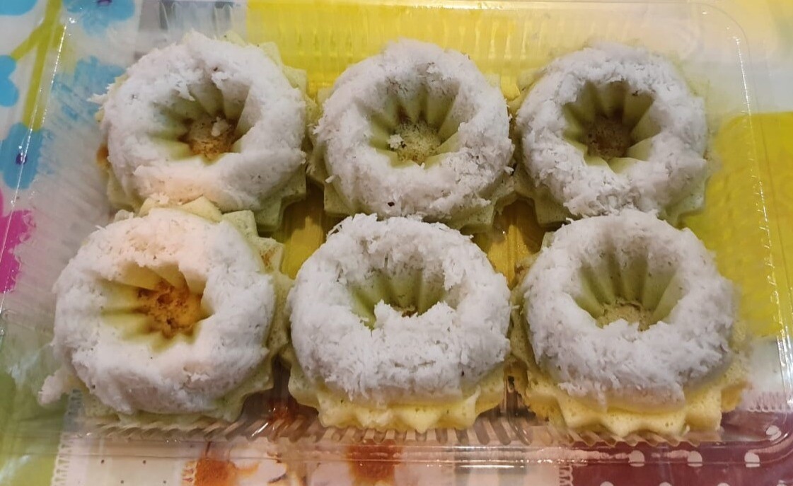 Putu Ayu (with Coconut topping)