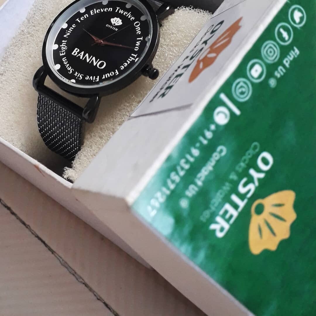 Women&#39;s black dial awesome design watch