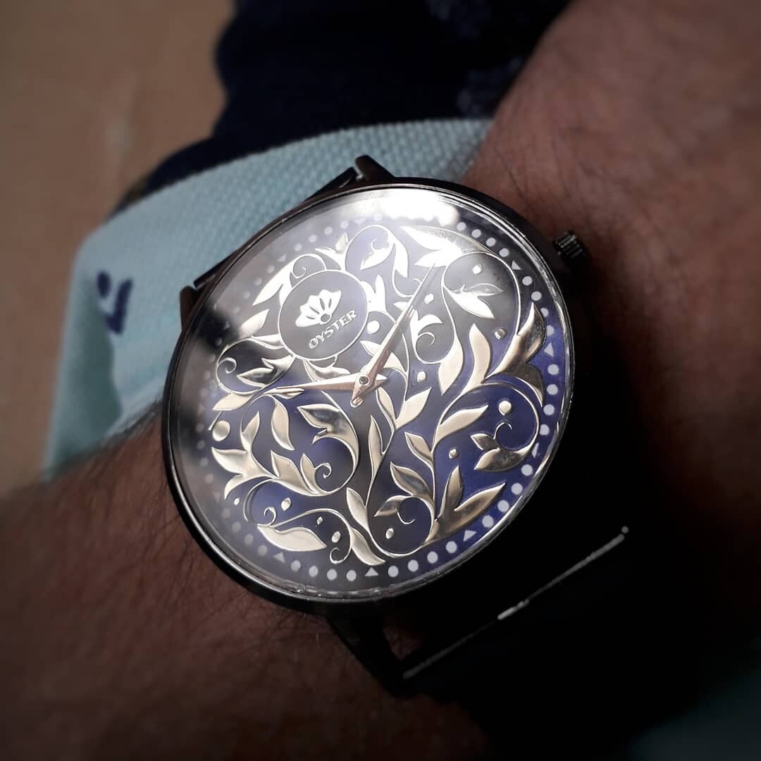 smooth swipe minimal luxury leaf watch
