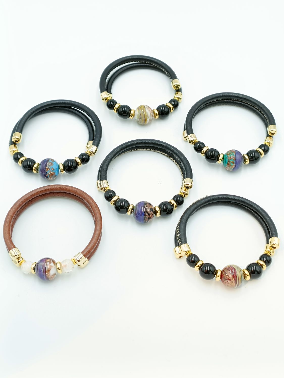 Murano Glass round Calcedonio glass bead and leather bracelet