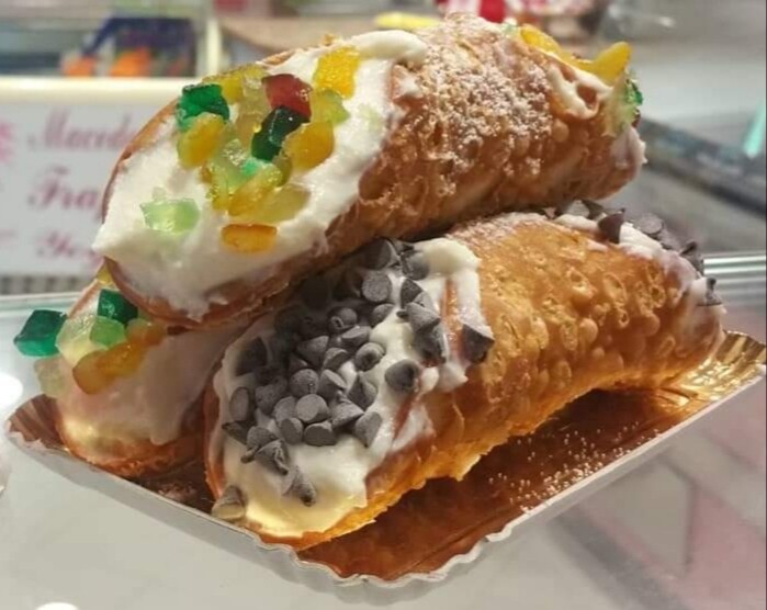 Cannoli Siciliani Riempiti al Momento 