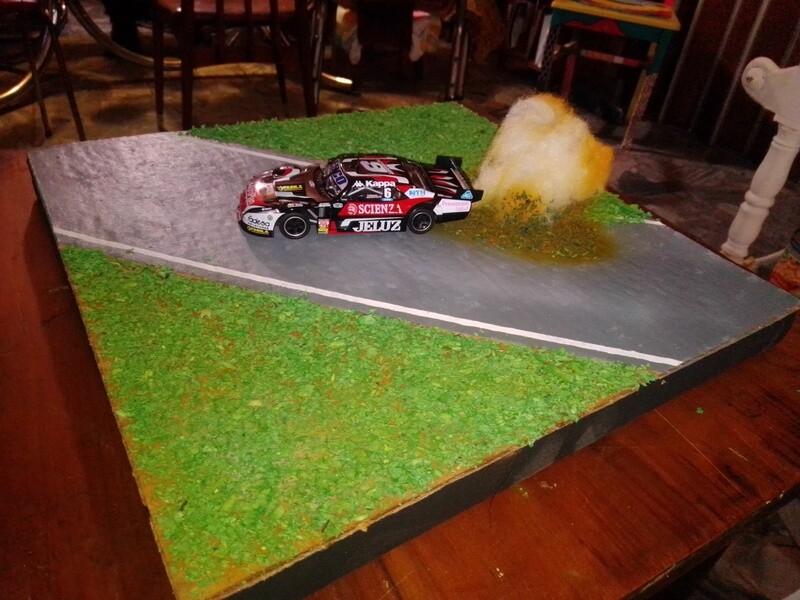 Maqueta y auto de TC