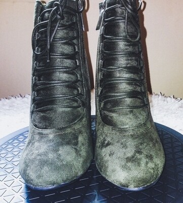 Olive Nature breeze suede heeled boots