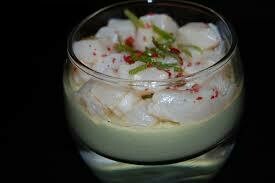 Tartare de  Saint Jacques , velouté d'héliantis et mousse noisette