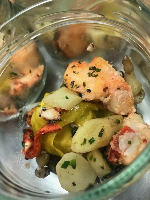 Marmite de homard et saint Jacques et crème de crustacés