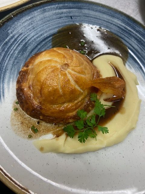 Tourte de chapon de Couëron aux champignons et huile de truffes