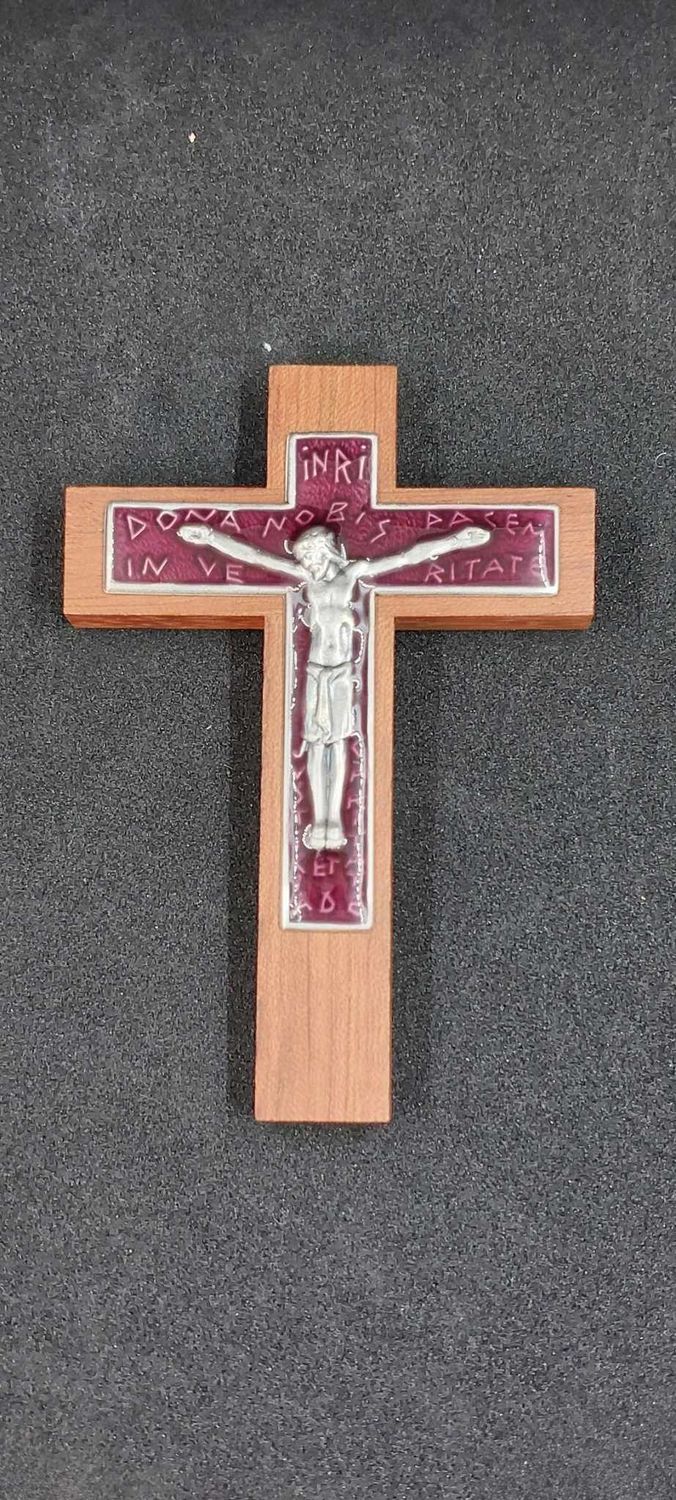Petit crucifix christ rouge vin