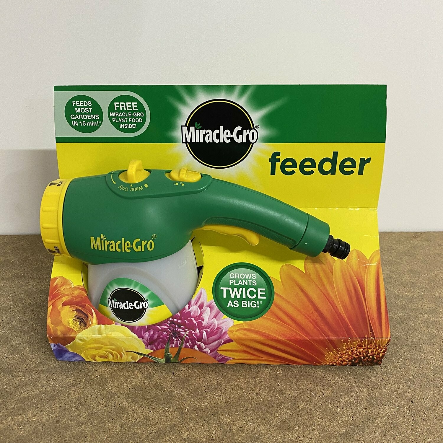 MiracleGro Feeder with FREE plant food