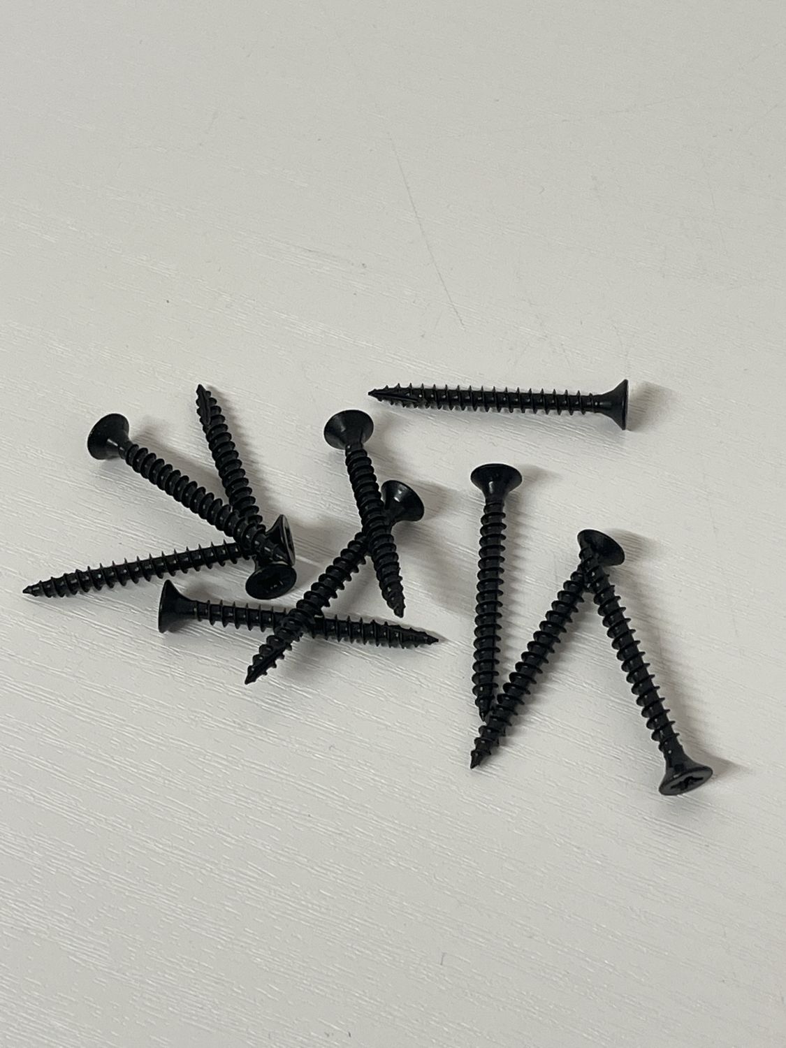 Black Screws Round Head 8 x 1.5 In Pk 10
