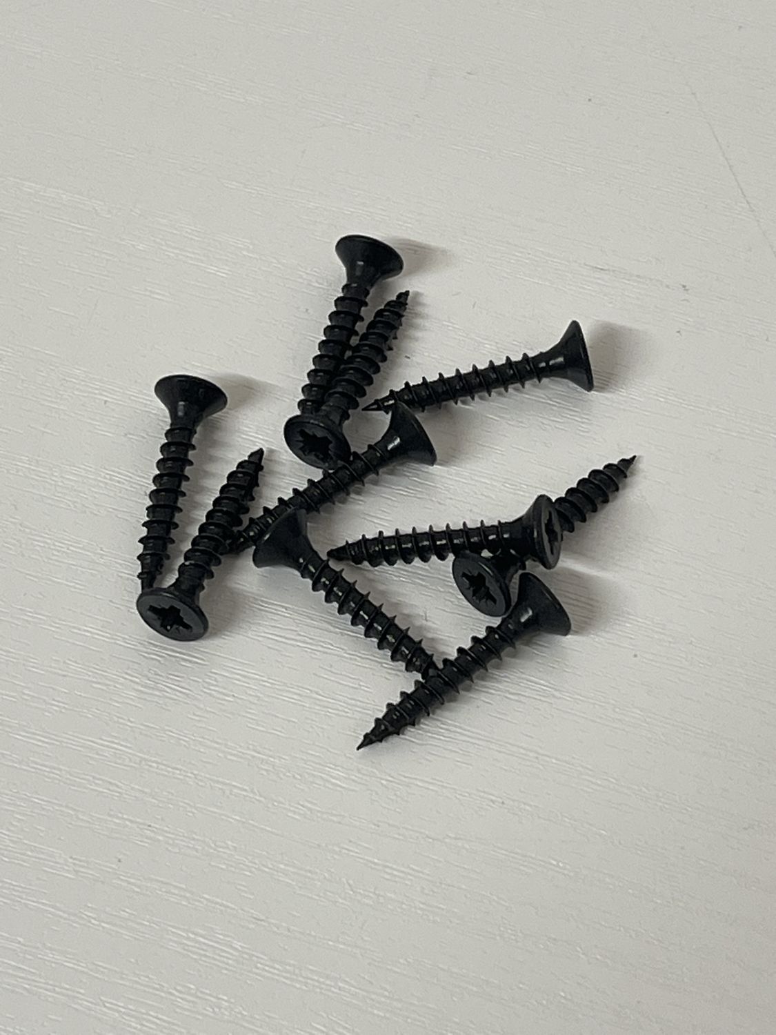 Black Screws Round Head 8 x 1 Pk 10