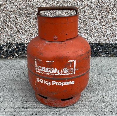 CALOR 3.9kg Propane red gas cylinder