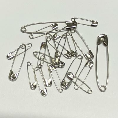 Safety pins, assorted