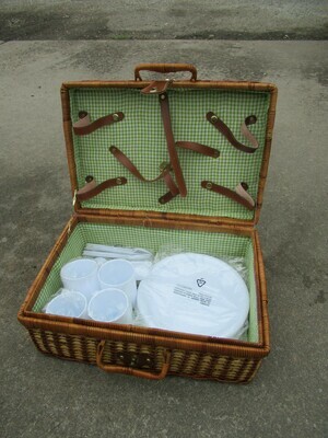 Picnic Basket for Four Person