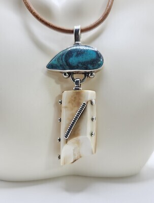 Walrus &quot;Yei&quot; Pendant