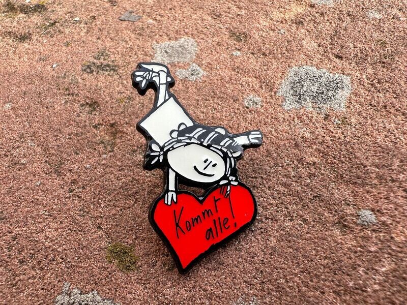 Lisettchen mit Herz-Pin