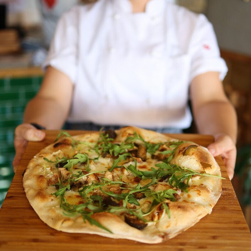 Chicken Fig Bianca Pizza